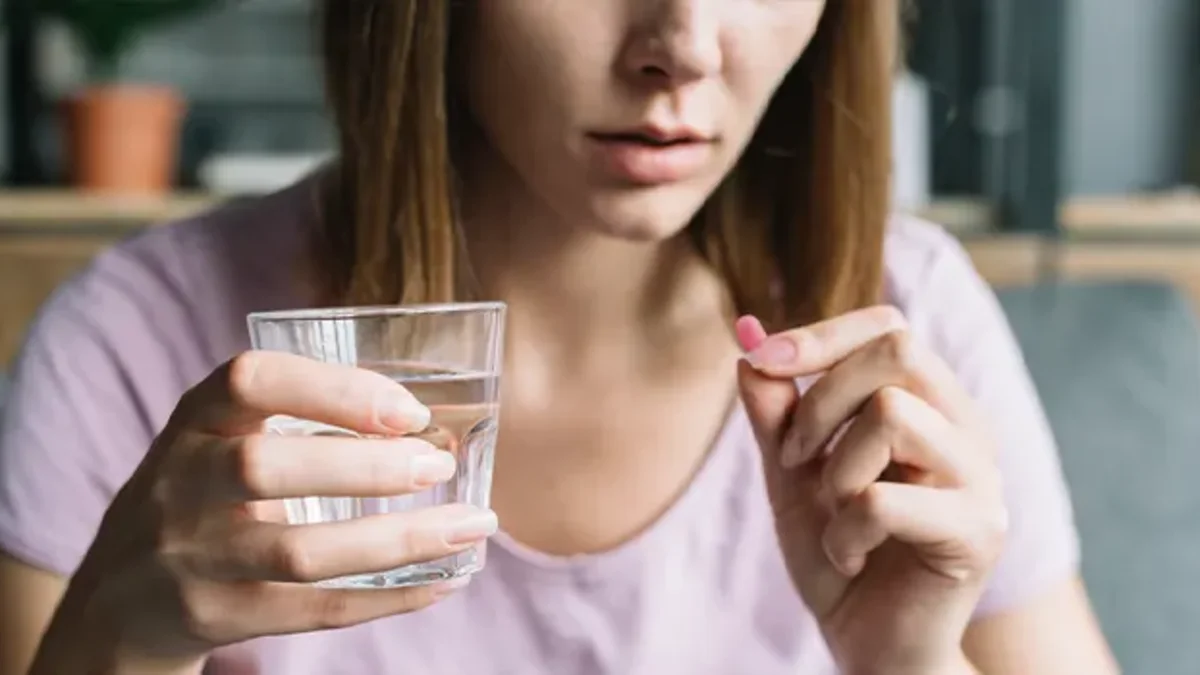 Benadryl for Insomnia: How It Works, Dosage, Side Effects & Safety Tips