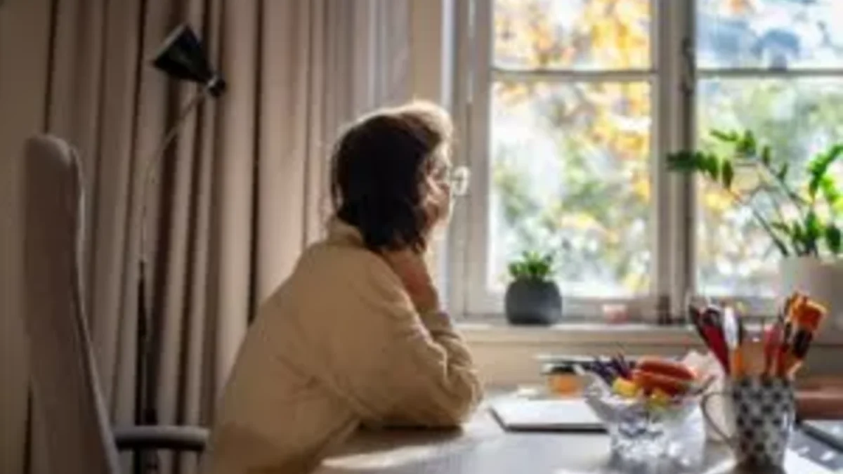 Maladaptive Daydreaming: Symptoms, Causes & How to Stop It